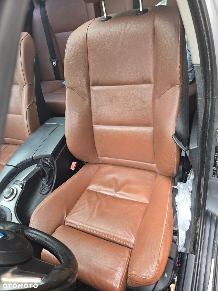 BMW Seria 5 525d - 23