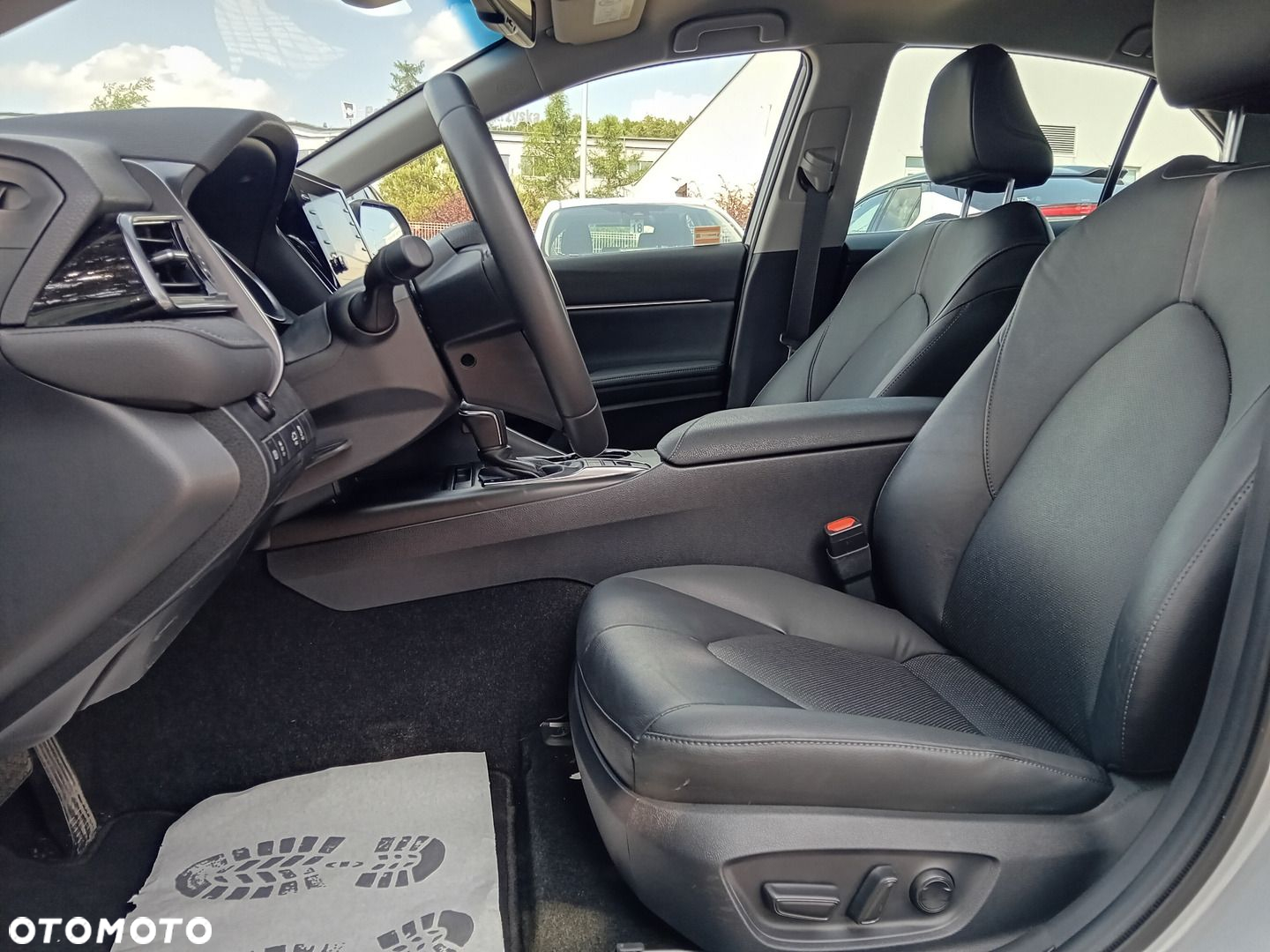 Toyota Camry - 24