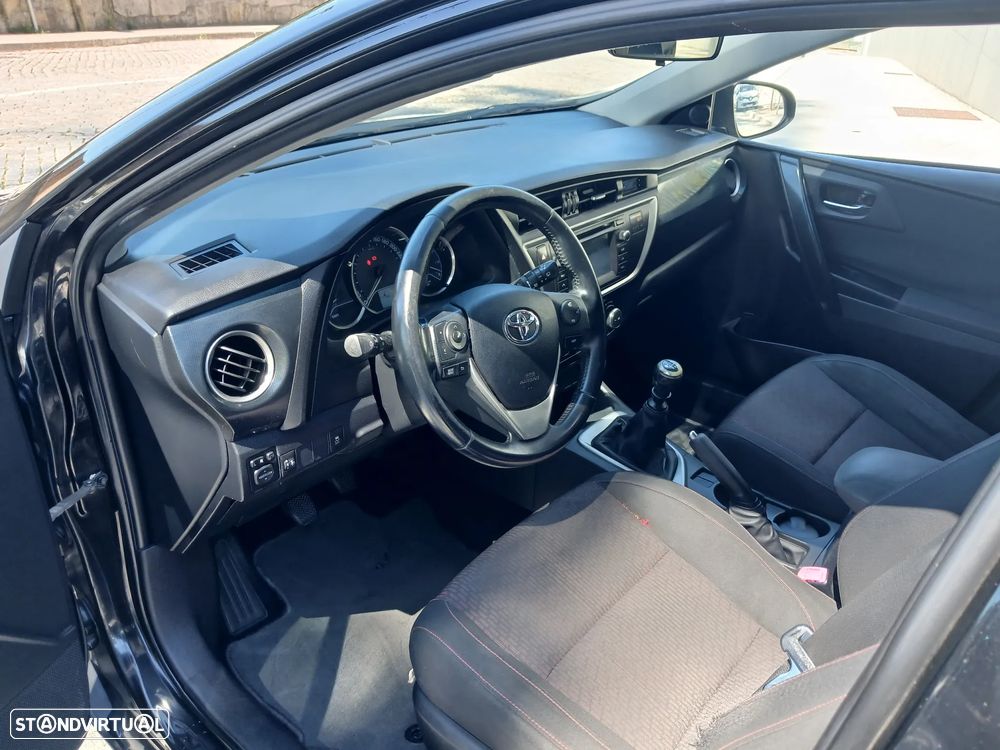 Toyota Auris Touring Sports 1.4 D-4D Com+P.Sport — fotografia 14