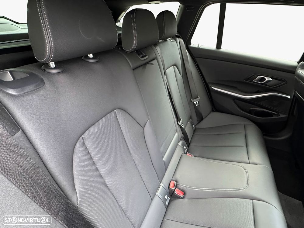 BMW 330 e Pack Desportivo M Auto - 11
