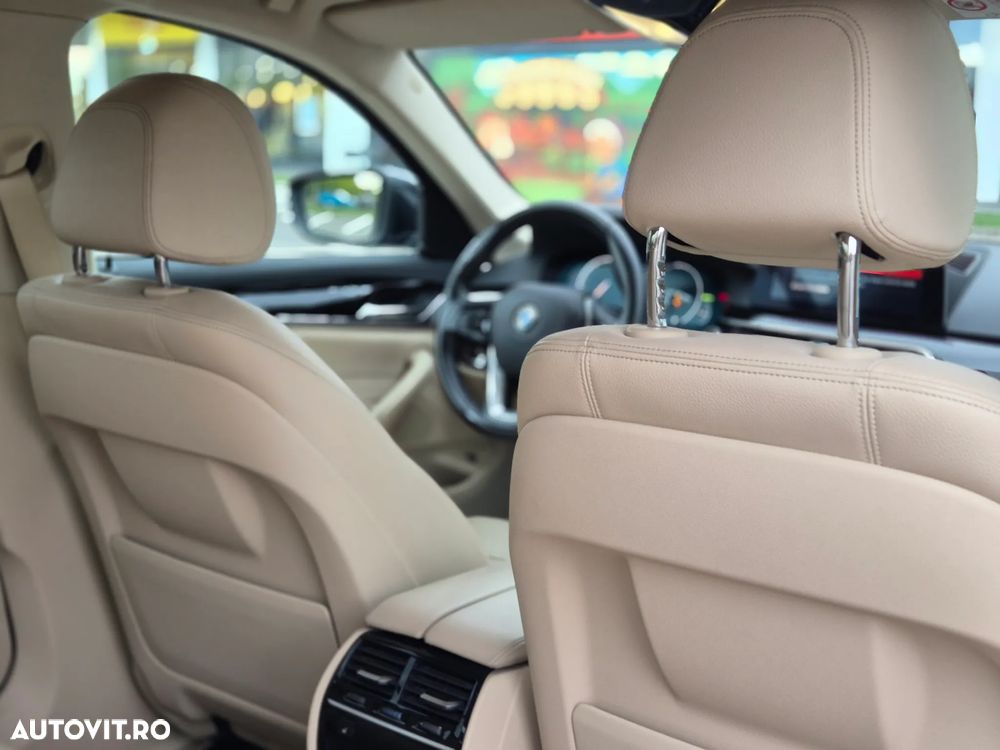 BMW Seria 5 520d xDrive AT - 13