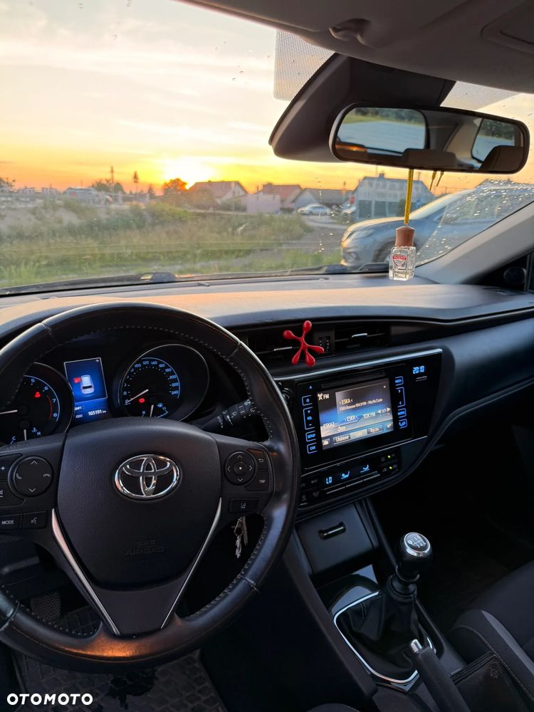 Toyota Auris 1.6 Premium - 5