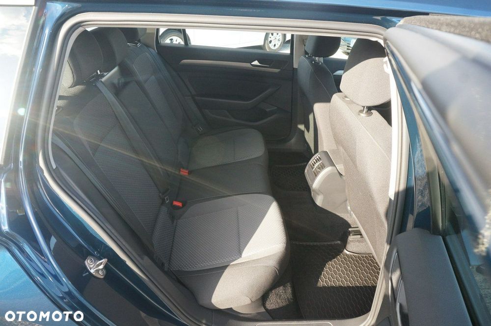 Volkswagen Passat - 33