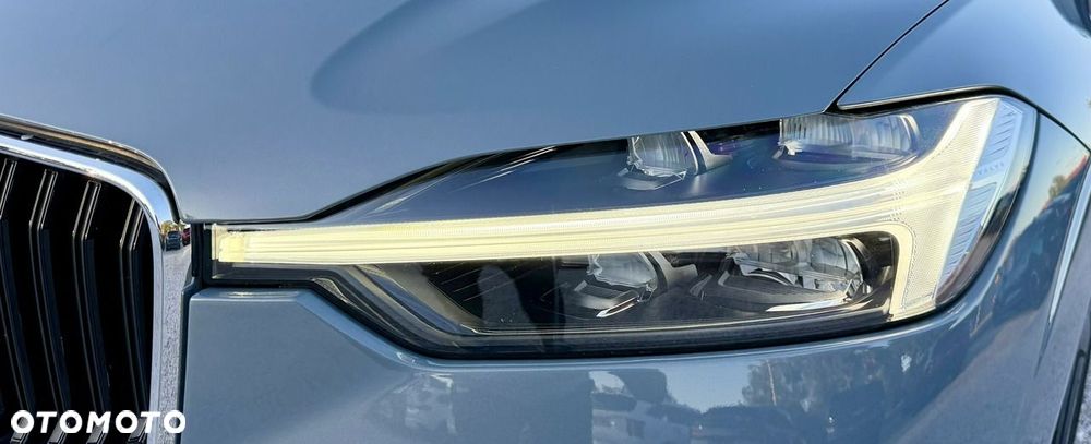 Volvo XC 60 B4 D Plus Dark - 17