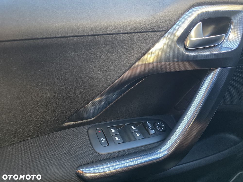 Peugeot 2008 PureTech 110 Stop&Start EAT6 Allure - 27