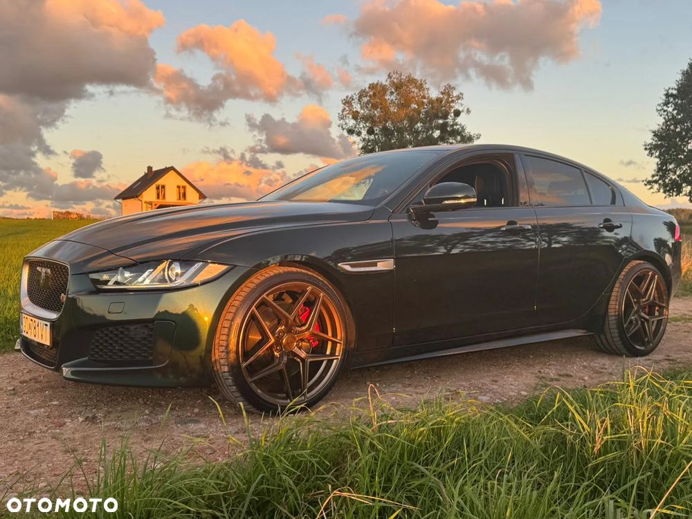 Jaguar XE - 17