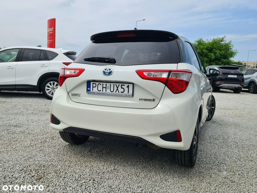 Toyota Yaris Hybrid 100 Premium - 3