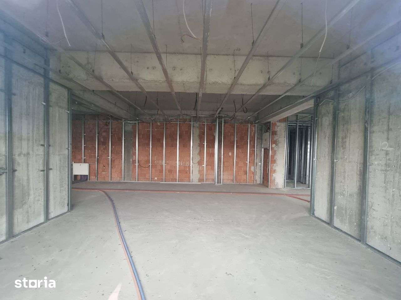 Vand spatiu pretabil birouri, servicii, situat in pitesti, craiovei - Imagine principală: 5/17