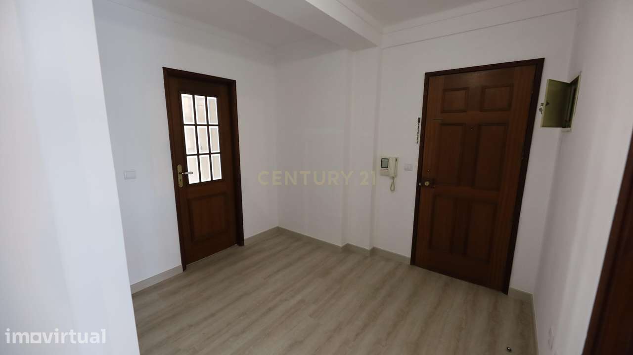 T2 com Potencial Único no centro de Viseu - Habitação Própria + Sótão - Grande imagem: 5/11