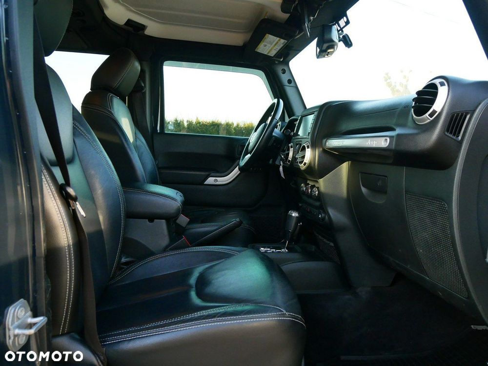 Jeep Wrangler 3.6 Unlim X - 21