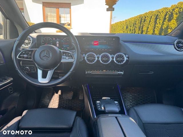 Mercedes-Benz GLA - 11