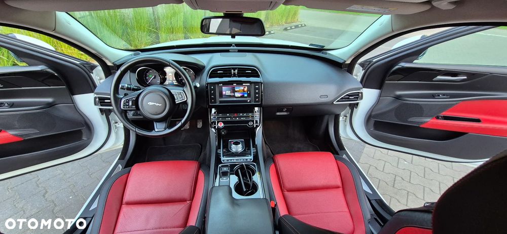 Jaguar XE 2.0 D R-Sport - 7