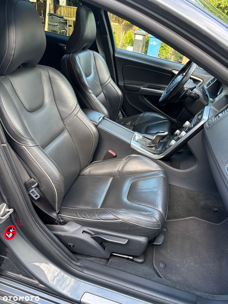 Volvo V60 D5 Geartronic RDesign - 36