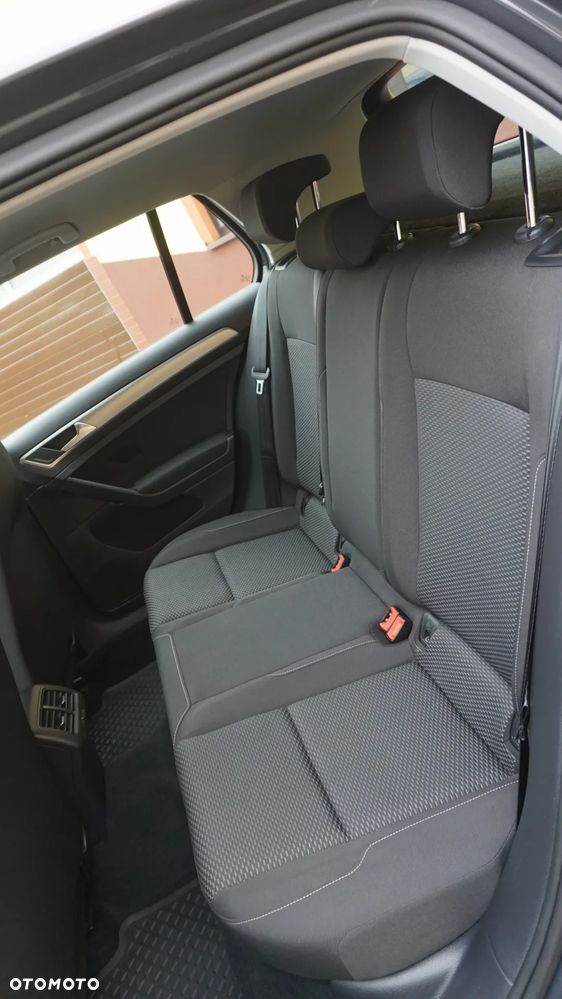 Volkswagen Golf - 6