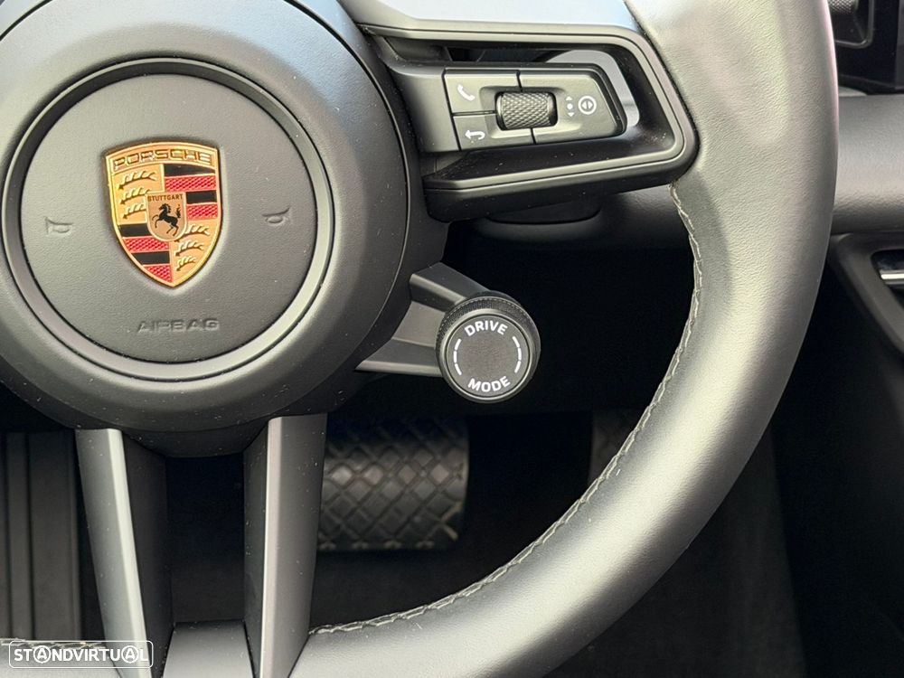 Porsche Macan Electric 4 - 44