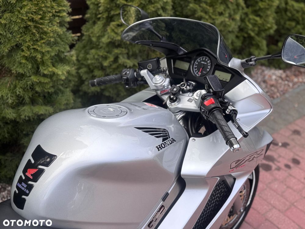 Honda VFR - 14