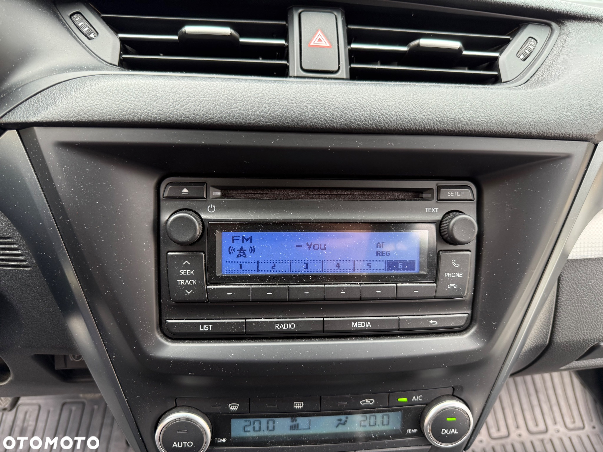Toyota Avensis 2.0 D-4D Premium - 12
