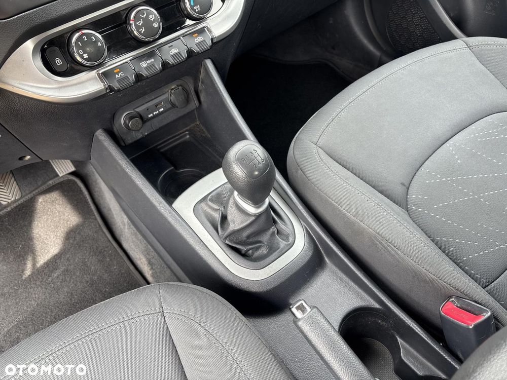 Kia Rio 1.4 L - 15