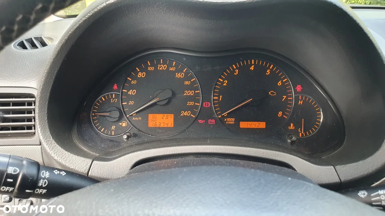Toyota Avensis 1.8 VVT-i Sol - 11