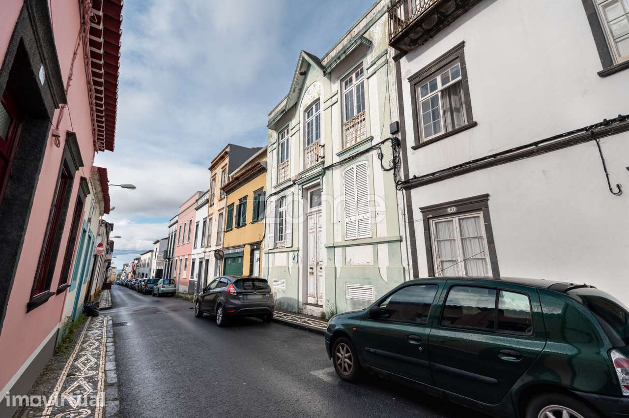 Prédio para Reabilitação no Centro Histórico de Ponta Delgada - Grande imagem: 2/18