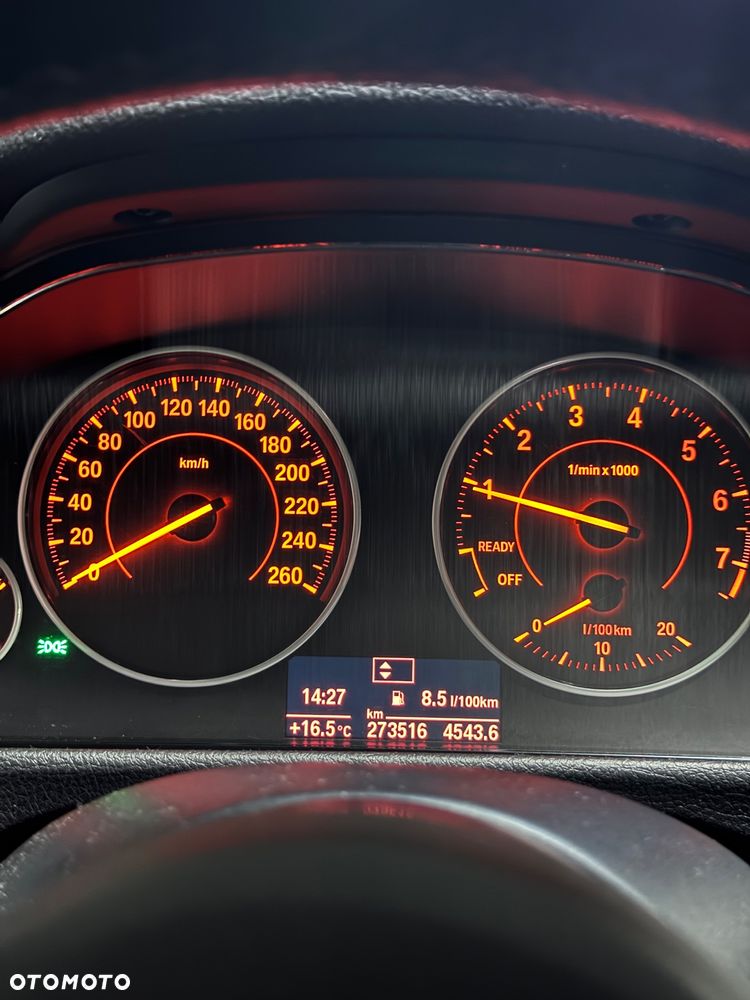BMW Seria 3 318i - 25
