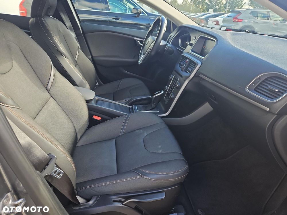 Volvo V40 T3 Drive-E Momentum - 11