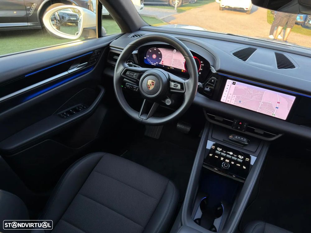 Porsche Macan Electric 4 - 34