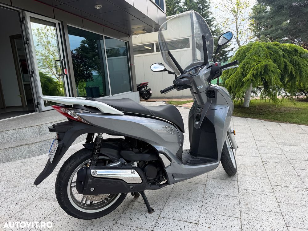 Honda SH 300i - 8