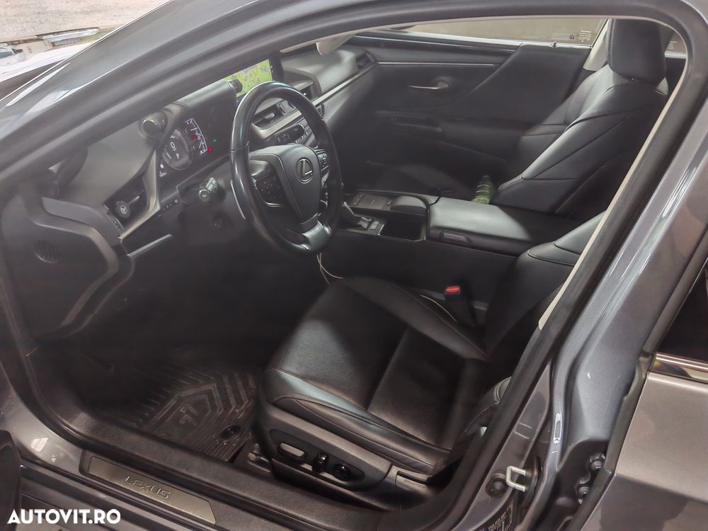 Lexus Seria ES 300h 2.5 TNGA HV 25H- 4X2 CVT Business - 7