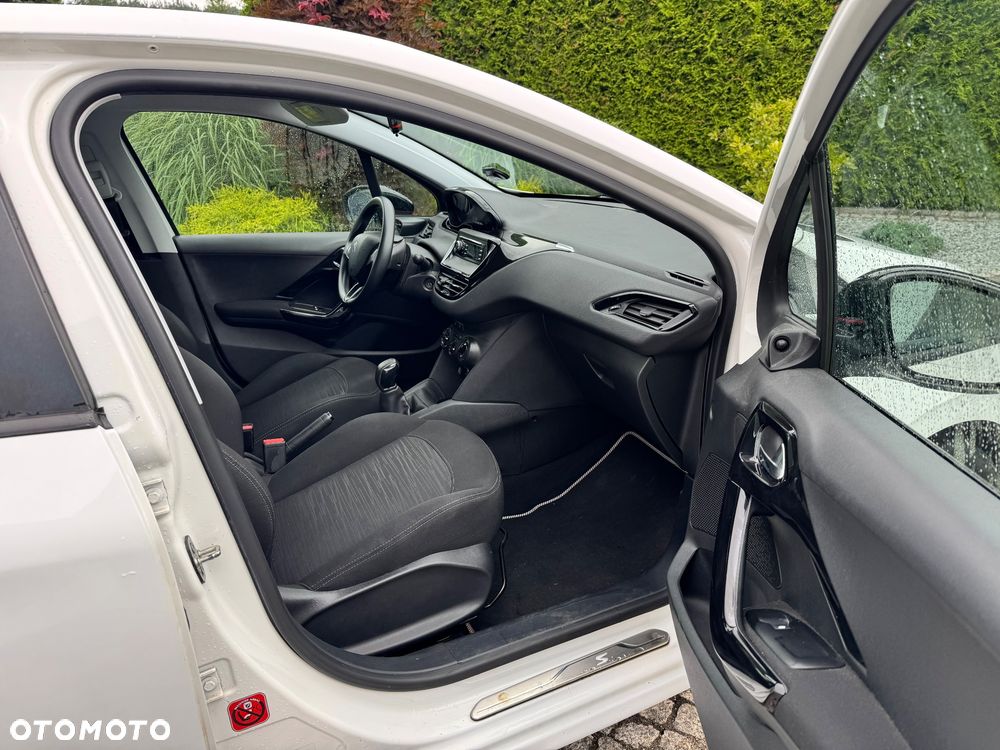 Peugeot 208 - 29