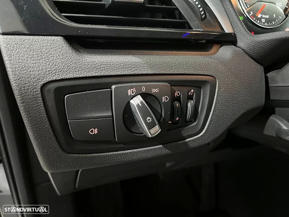 BMW X1 16 d sDrive Auto Line Sport - 23