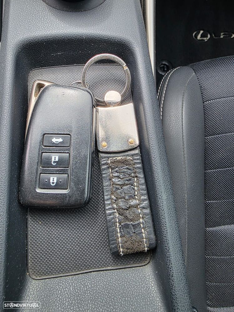 Lexus IS 300H Business - 8