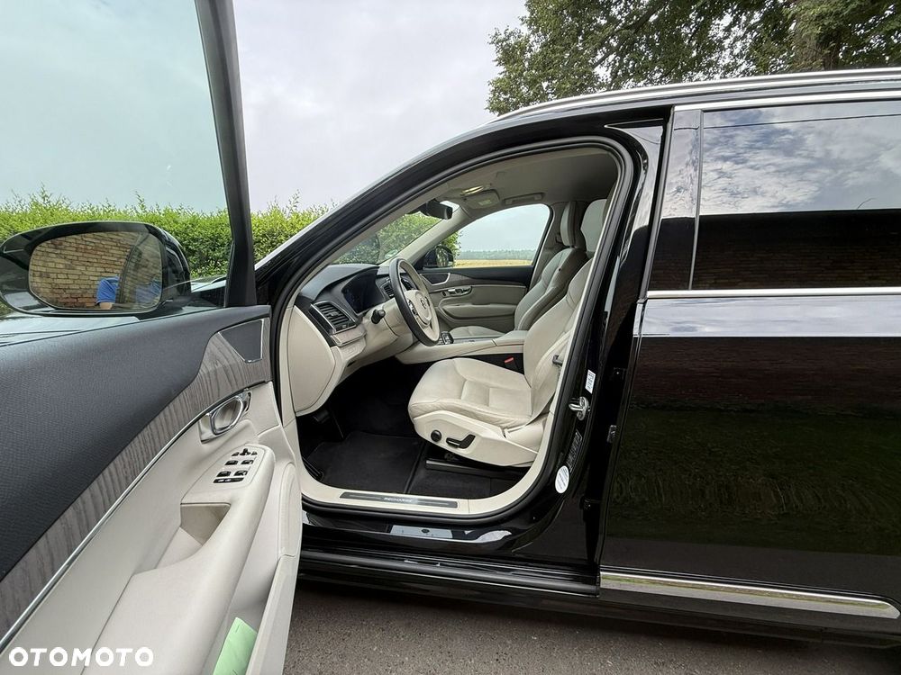 Volvo XC 90 T8 AWD Plug-In Hybrid Core 7os - 39