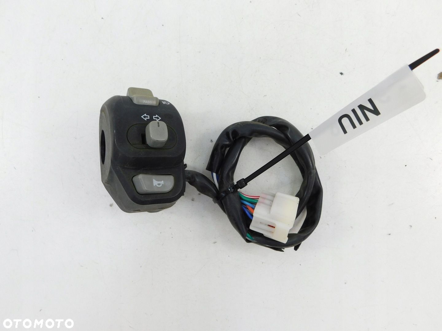 SKUTER ELEKTRYCZNY NIU PRZEŁĄCZNIK LEWY - 1