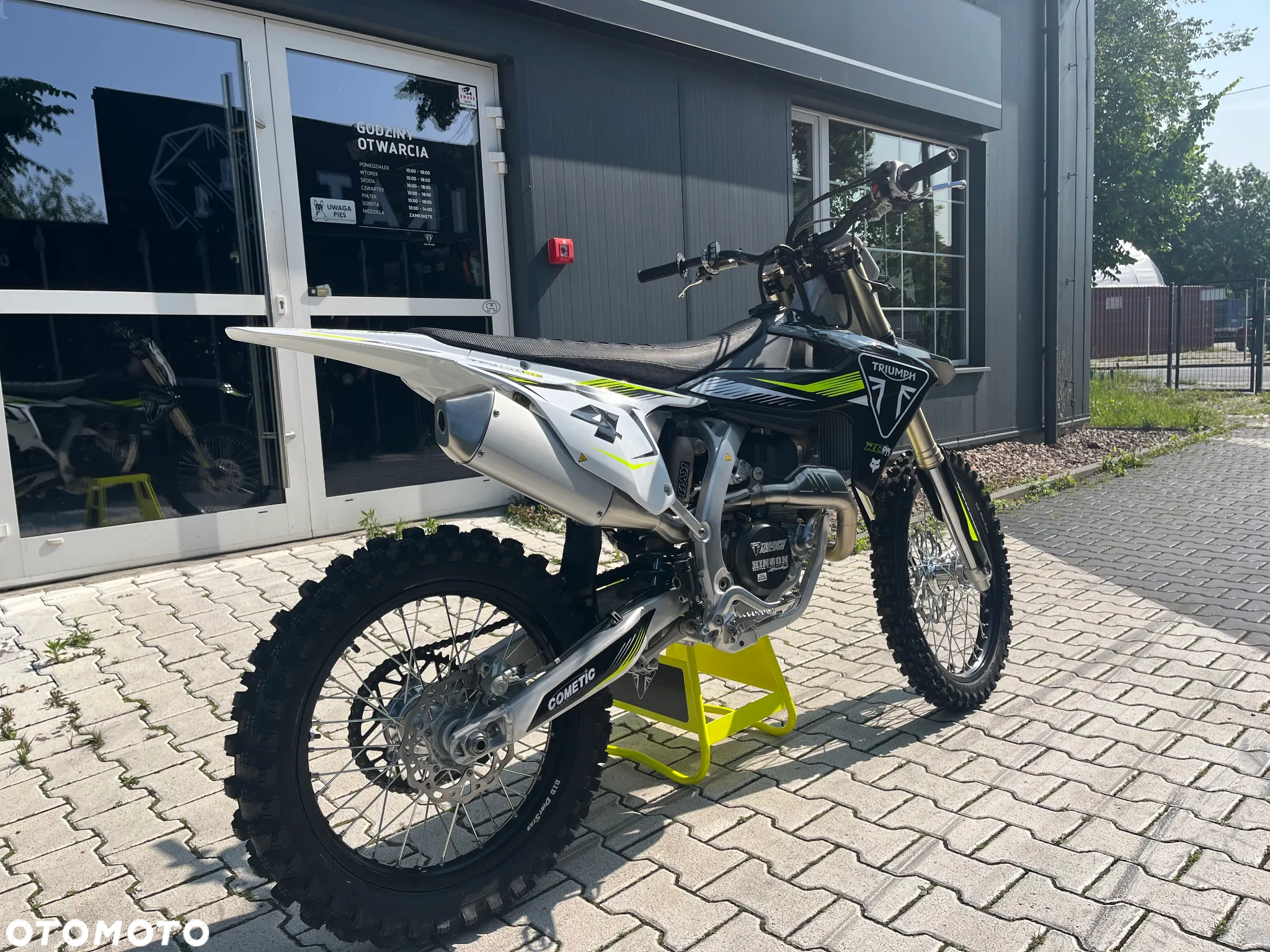 Triumph Inny