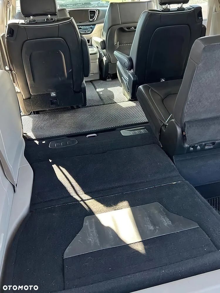 Chrysler Pacifica - 10