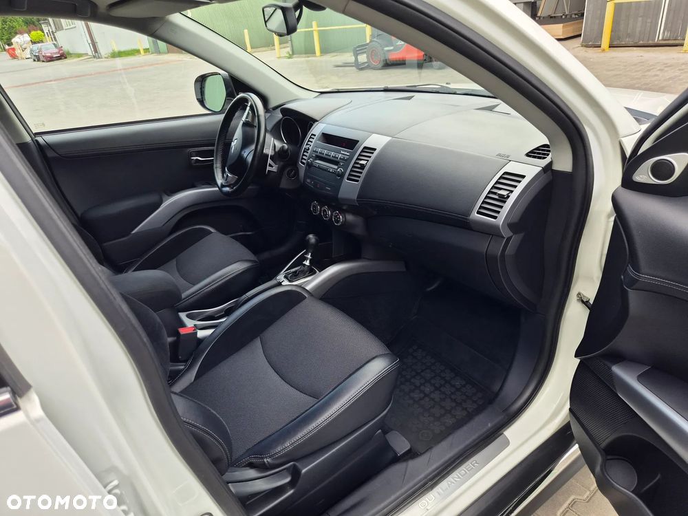 Mitsubishi Outlander 2.2 DI-D 4WD TC-SST Intense - 6