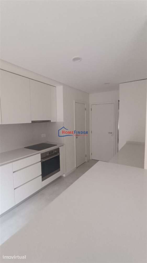 T3 Renovado no Centro de Braga com Suite, Garagem e Acabamentos Modern - Grande imagem: 5/26