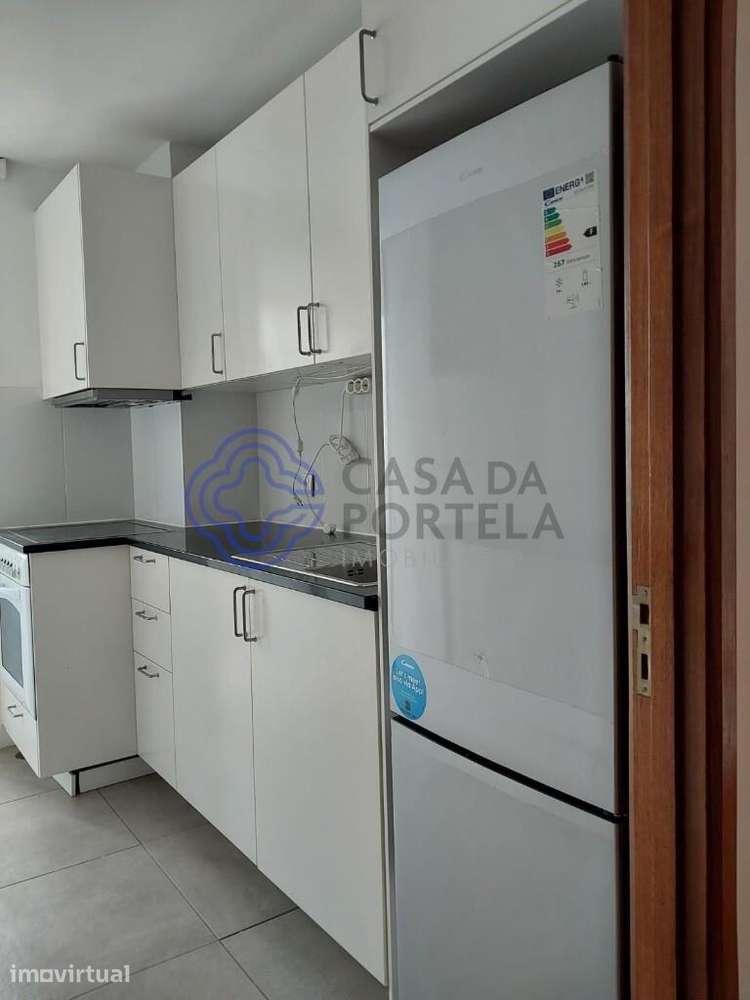 T2 à Antas- vistas desafogadas- roupeiros e cozinha equipada - Grande imagem: 3/9