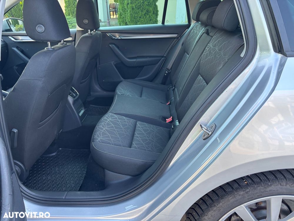 Skoda Octavia 2.0 TDI STYLE DSG - 9