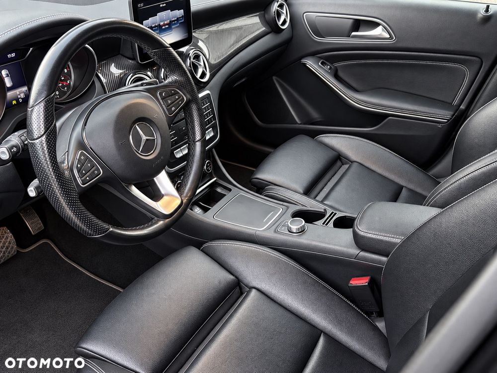 Mercedes-Benz GLA 200 7G-DCT UrbanStyle Edition - 19