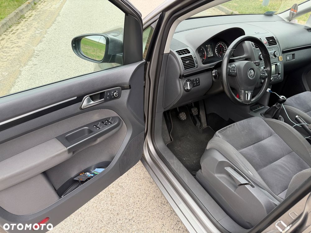 Volkswagen Touran 2.0 TDI Highline - 14