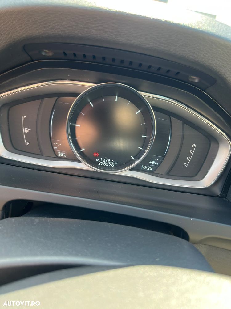 Volvo V60 D5AWD Momentum - 2