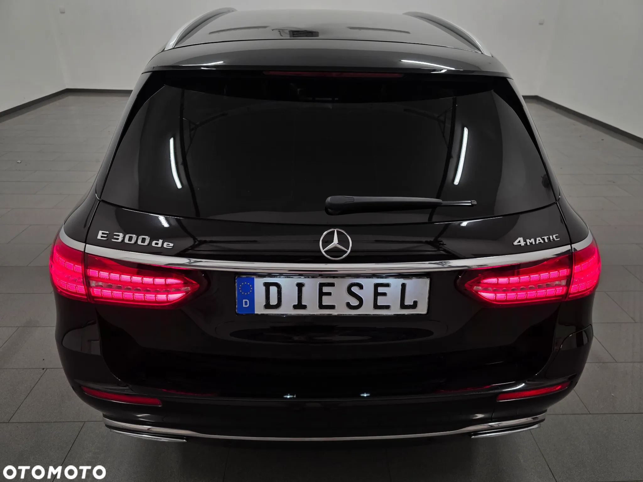 Mercedes-Benz Klasa E 220 d 4Matic 9G-TRONIC AMG Line - 36