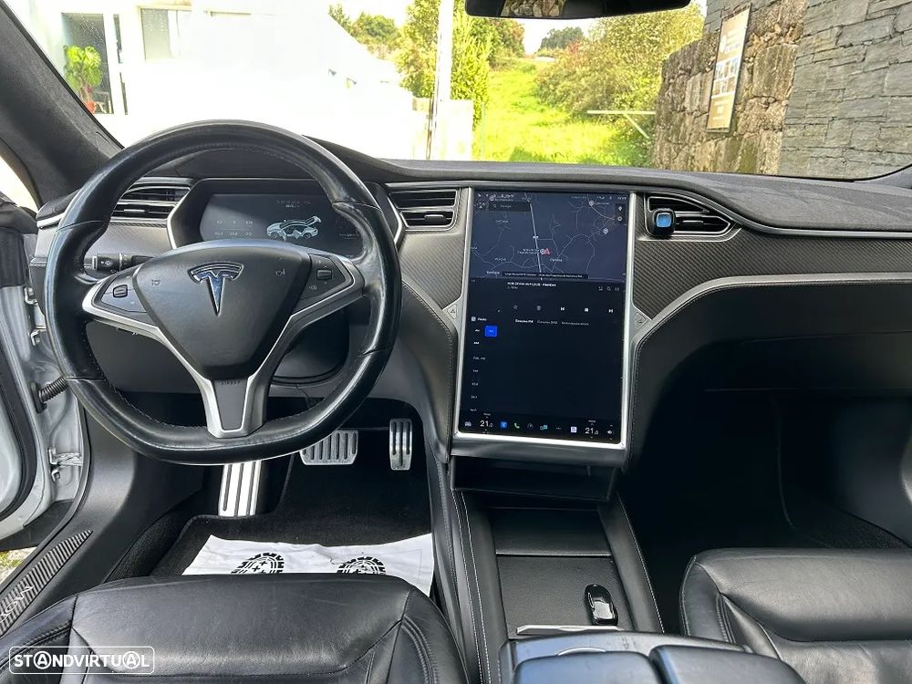 Tesla Model S - 12