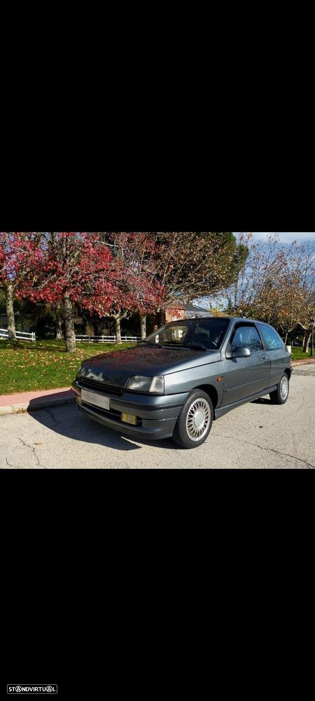 Renault Clio 1.8 Baccara - 1