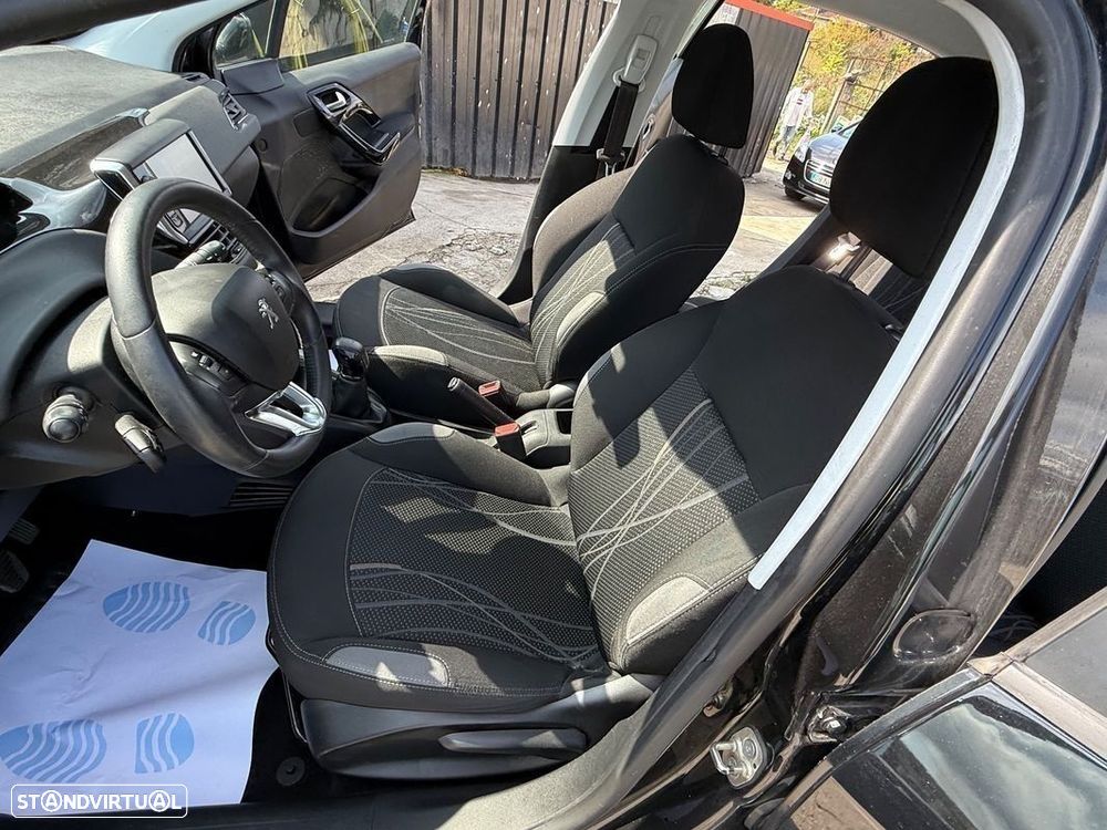 Peugeot 208 1.2 VTi SE Style - 57