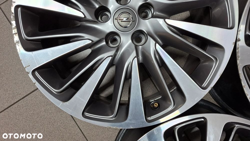 Felgi Aluminiowe 18 Opel Astra K 5x105 ET 44 - 12