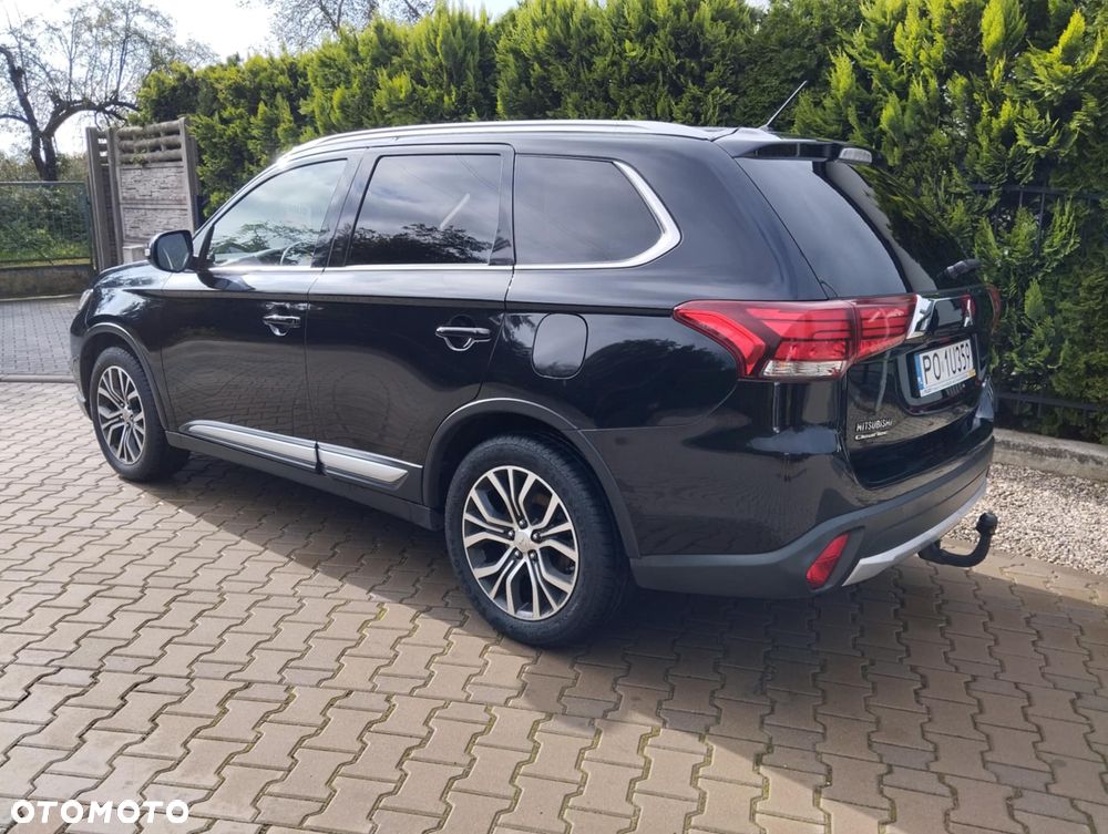 Mitsubishi Outlander - 2