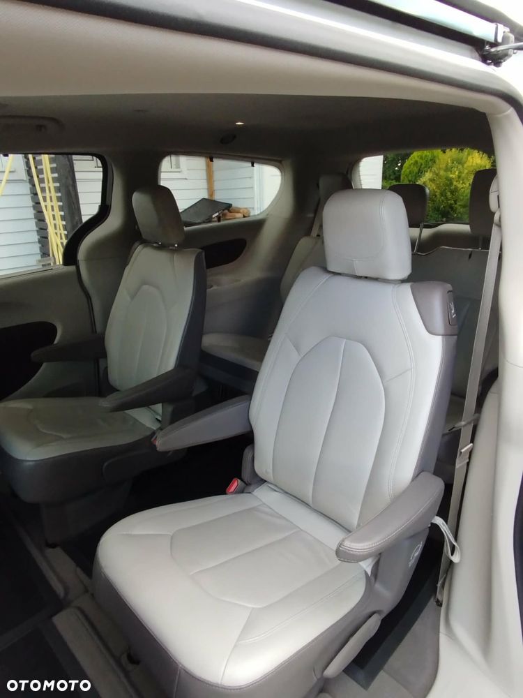 Chrysler Pacifica - 6
